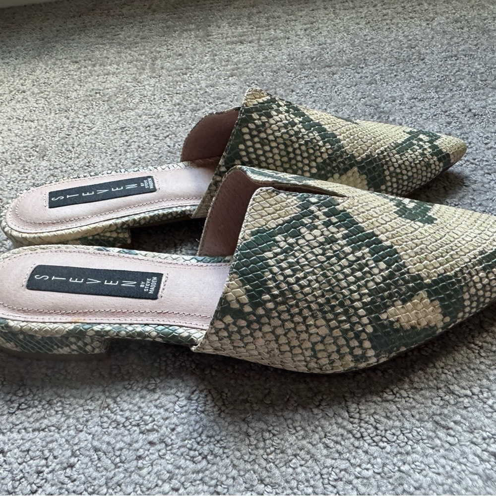 NWOT Women's Snakeskin Mules NEVER WORN - Picture 4 of 6
